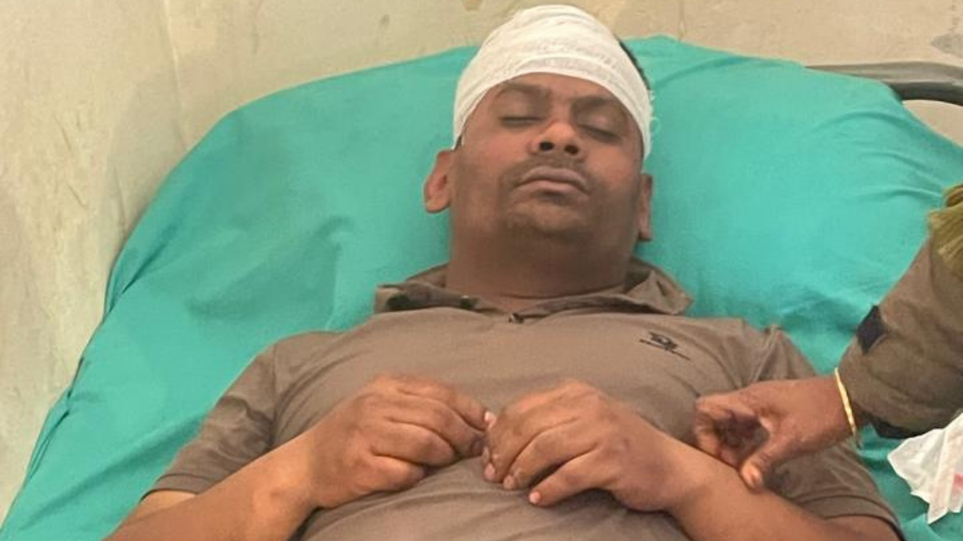 আটোয়ারীতে রক্তাক্ত সংঘর্ষ: শাপলা কলি প্রতীক নিয়ে বিরোধ, গুরুতর আহত ৩