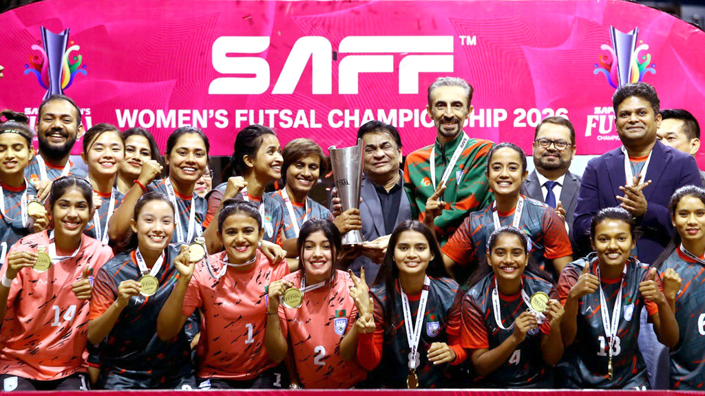 চ্যাম্পিয়ন সাবিনাদের জন্য ছাদখোলা বাস