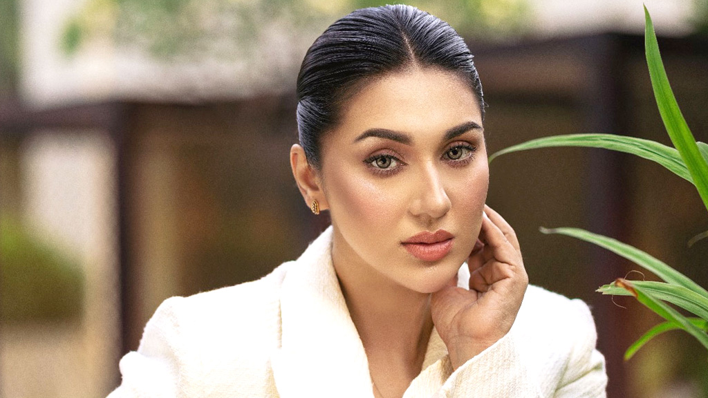 ‘দুর্বার’ নিয়ে ধোঁয়াশা, ঈদে প্রেক্ষাগৃহে ফিরছে না অপু বিশ্বাস