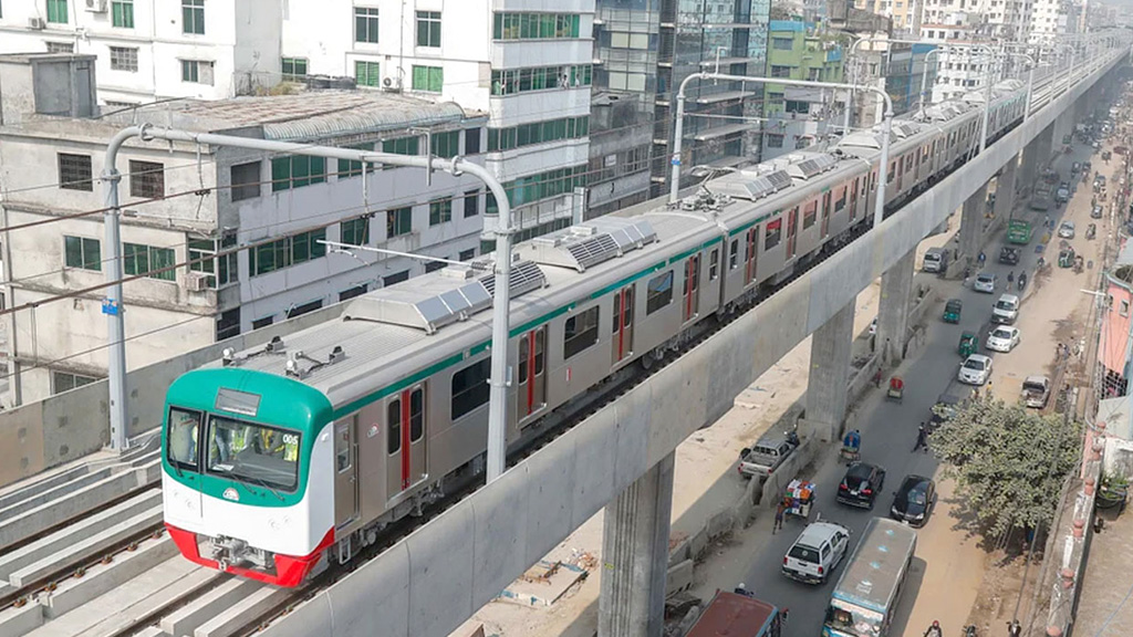 মেট্রোরেলে ইফতার: শুধু ২৫০ মিলিলিটার পানি অনুমোদিত, খাবার নিষিদ্ধ