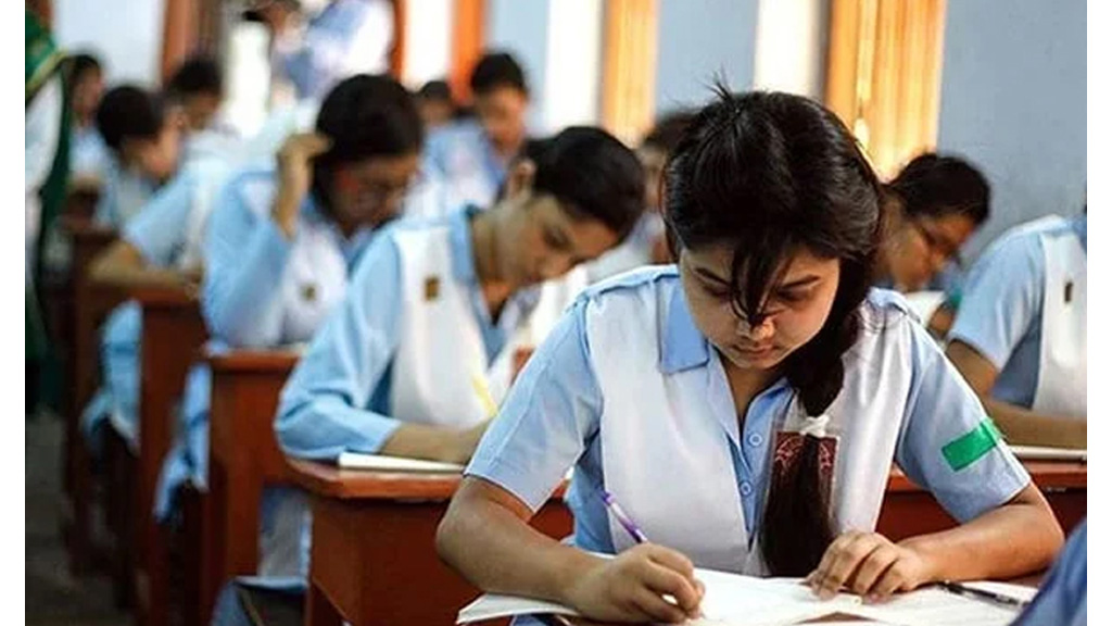 বন্যা ও বৈরী আবহাওয়ায় তিন জেলায় বুধবারের এইচএসসি পরীক্ষা স্থগিত