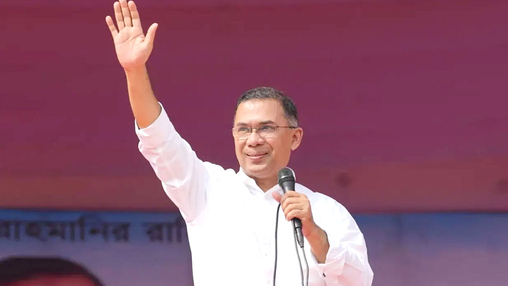 বরিশালের মাটিতে পা রাখলেন বিএনপি চেয়ারম্যান তারেক রহমান